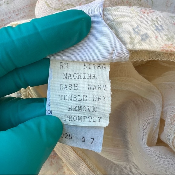 Vintage Jr. Station Charming two piece, Cream Floral Dress Jr. Size 7 - Picture 11 of 12